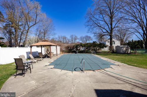 112 Apple Ln, Mount Laurel NJ  08054-1017 exterior