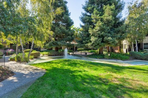 100 Middlefield Rd, Mountain View CA  94043-3860 exterior