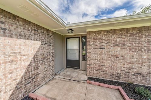 814 Villa Ridge Dr, Garland TX  75043-2659 exterior