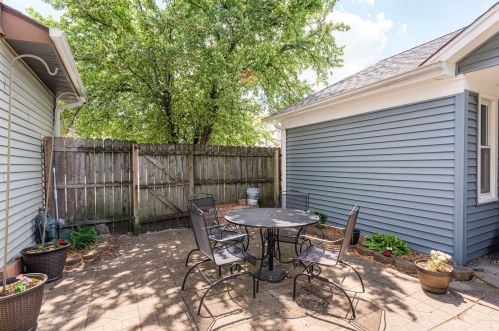 1327 Caribou Trl, Carol Stream IL  60188-9064 exterior