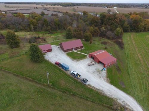 5245 50th St, Colmar, IL 62367-2433