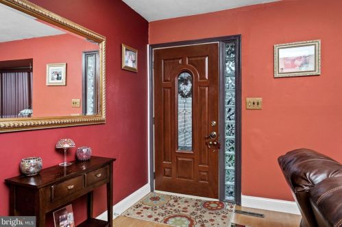37 Covington Dr, East Windsor, NJ 08520-5341