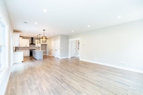68 Prospect Ave, Edison NJ  08817-3744 exterior