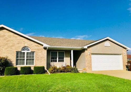 185 Adams St, Manteno, IL 60950-1559