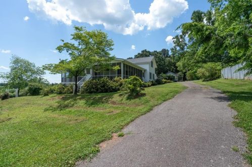 134 Caudell Dr, Lula, GA 30554-3430