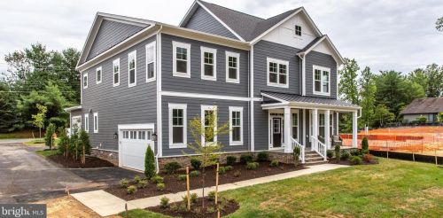 2032 Maynard Dr, Falls Church, VA 22043-1335