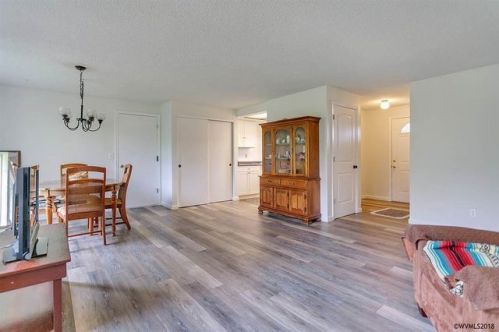 1045 Marcel Dr, Woodburn OR  97071-3427 exterior