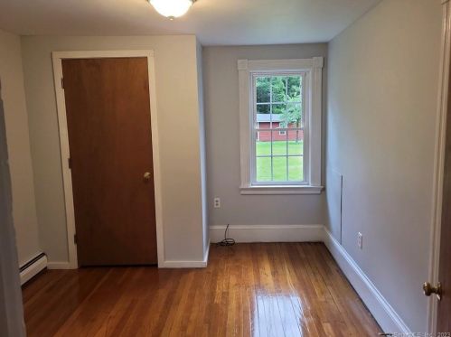 111 Pleasant St, Windsor CT  06095-2425 exterior