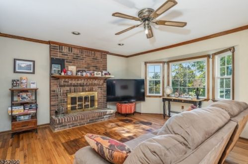 9 Summit Trl, Flemington, NJ 08822-4621