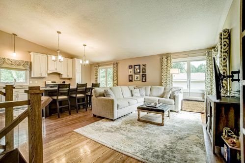 4240 Highland Dr, Saint Paul MN  55126-3122 exterior