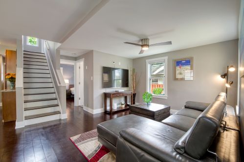 107 Elm St, Glenview, IL 60025-4906