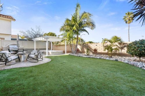 1938 White Birch Dr, Vista CA  92081-7316 exterior