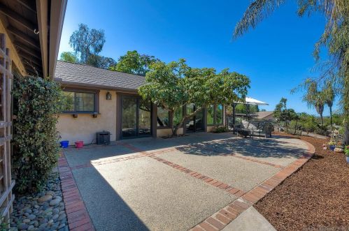 616 Estrelita Dr, Vista CA  92084-7926 exterior