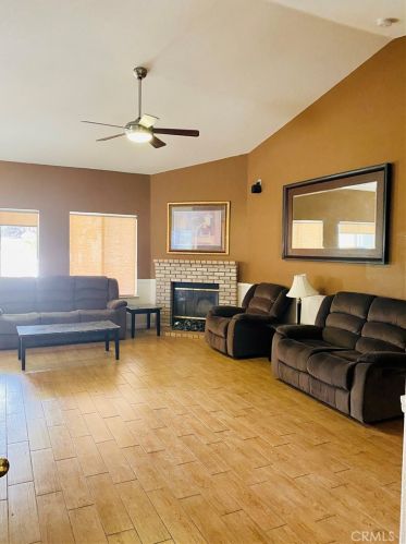 5442 Pontiac Way, Fresno, CA 93722-1160