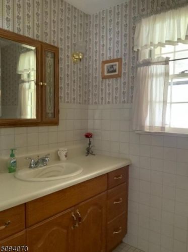 170 Quaker Church Rd, Dover NJ  07869-1437 exterior