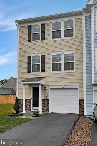 460 Rumbling Rock Rd, Hedgesville, WV 25427-4432