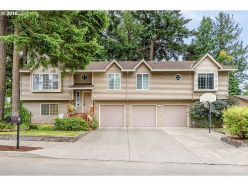 898 28th St, Damascus, OR 97030