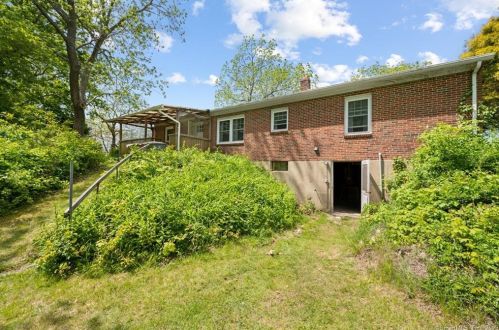 23 Drabik Rd, East Lyme, CT 06333-1214