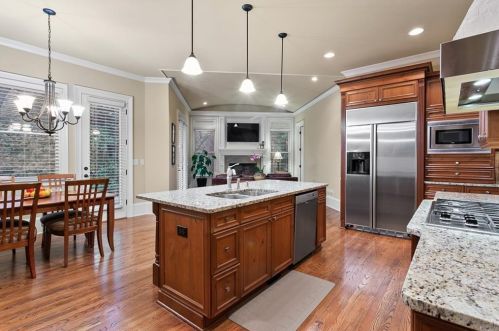 5850 Garber Dr, Atlanta GA  30328-5151 exterior