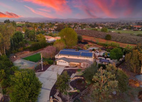 1322 Hamilton Ln, Escondido, CA 92029-4431