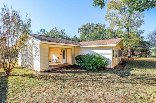 302 Woodlawn Ave, Warner Robins, GA 31093-3066