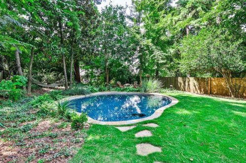 627 Hillpine Dr, Atlanta GA  30306-3222 exterior