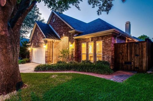 3809 Waterford Dr, Addison TX  75001-7955 exterior