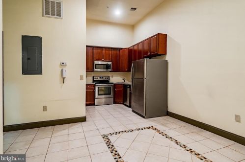 439 13th St, Philadelphia, PA 19147-1142