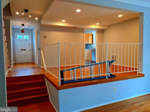 8069 Powderbrook Ln, Springfield VA  22153-2927 exterior