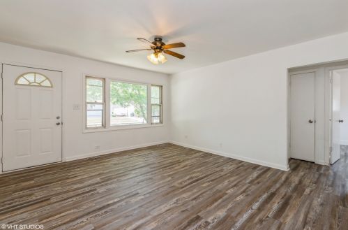 2237 Ottawa Rd, Waukegan, IL 60087-3631