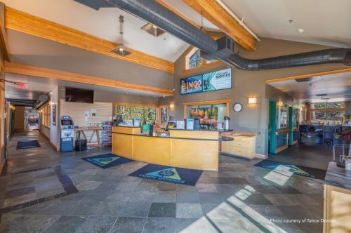 13610 Hillside Dr, Truckee CA  96161-6867 exterior