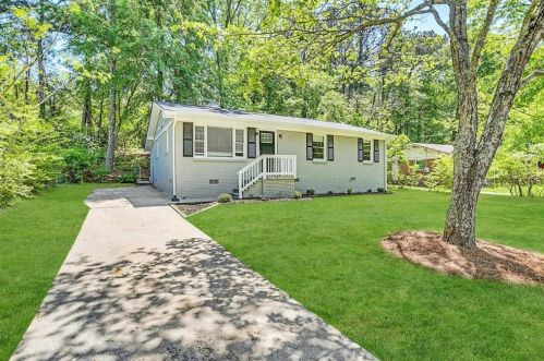 6195 Cedar Wood Dr, Atlanta GA  30349-4174 exterior