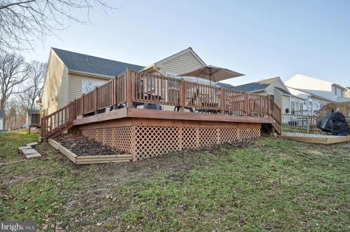 12 Mill Pond Dr, Lancaster PA  17603-7411 exterior