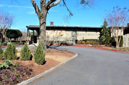 71 Montre Sq, Atlanta GA  30327-4044 exterior