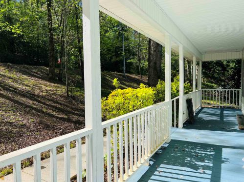 136 Head St, Cleveland, GA 30528-1360