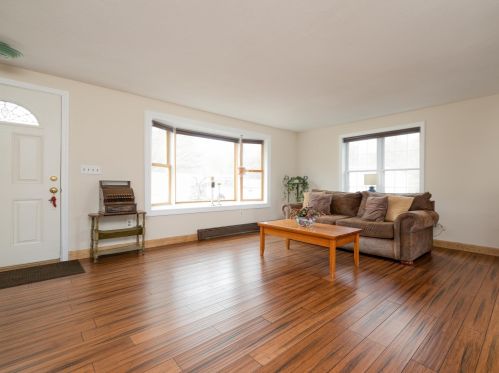 4 Fairfield Rd, Sandown, NH 03873-2340