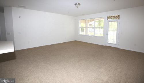 415 Timberlake Dr, Trenton NJ  08618-1475 exterior