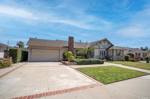 304 Hollenbeck Ave, Covina, CA 91723-1821