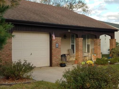 12 Buckingham Dr, Lakehurst, NJ 08759-6704