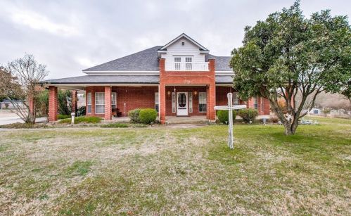 332 Windy Meadow Dr, Cedar Hill, TX 75104-3404