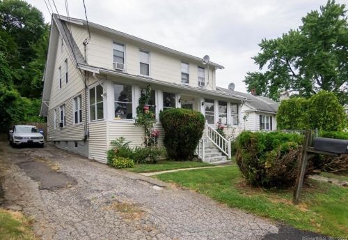 17 Monroe St, Huntington CT  06484-6031 exterior