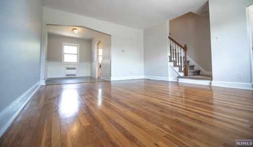 184 Veterans Plz, Dumont, NJ 07628-2927