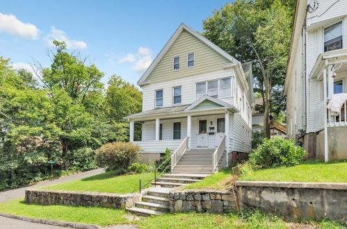 192 Myrtle St, Huntington CT  06484-4061 exterior