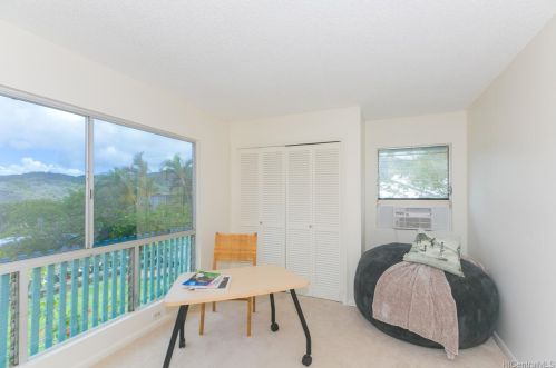 1069 Kaumoku St, Honolulu HI  96825-1307 exterior