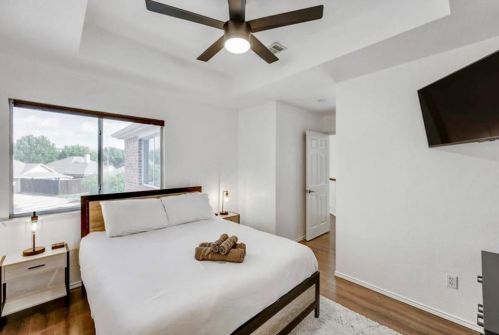 1905 Kerr Ct, Carrollton TX 75010-3208 exterior