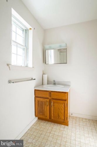 402 Coreopsis Dr, Lancaster PA  17602-1143 exterior