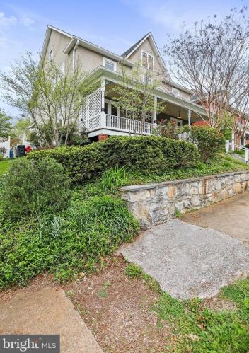 328 Mildred St, Charles Town WV  25414-1834 exterior