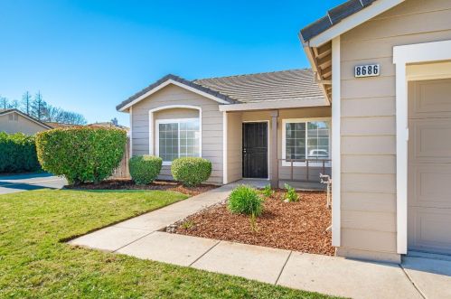 8686 Periwinkle Cir, Elk Grove, CA 95624-1481