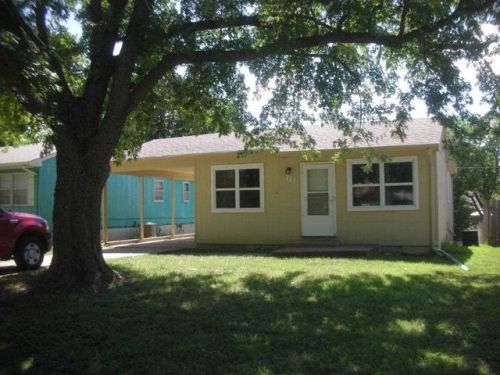 327 Soward St, Winfield, KS 67156-1915