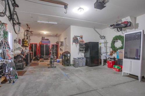 5057 Bella Collina St, Oceanside CA  92056-1924 exterior